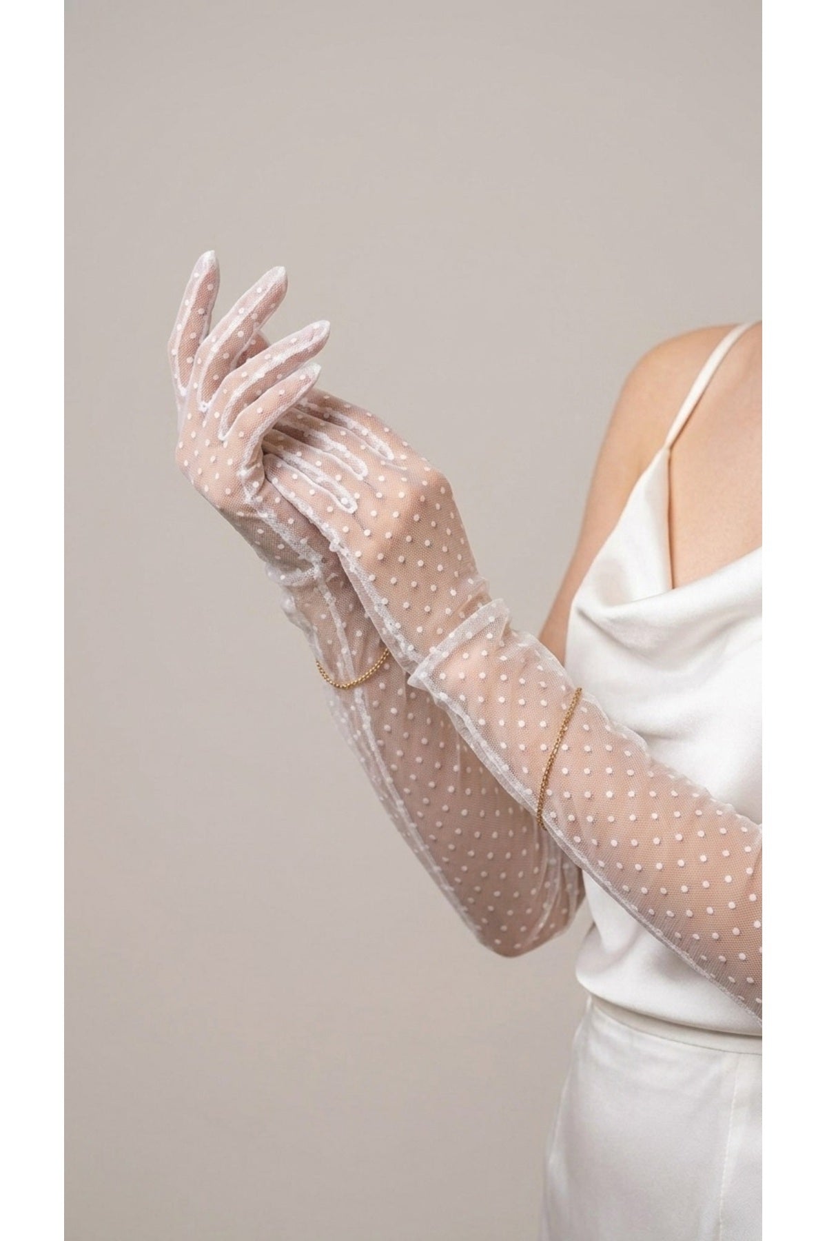 Puantiyeli Dantel Uzun Kadın Eldiven – Gelinlik, Gelin, Nikah, Düğün, Nişan, Kına, Balo, Davet, Parti, Kına Gecesi, Kostüm, Bride, Mezuniyet, Bekarlığa Veda Fotoğraf Çekimi Aksesuar Eldiveni