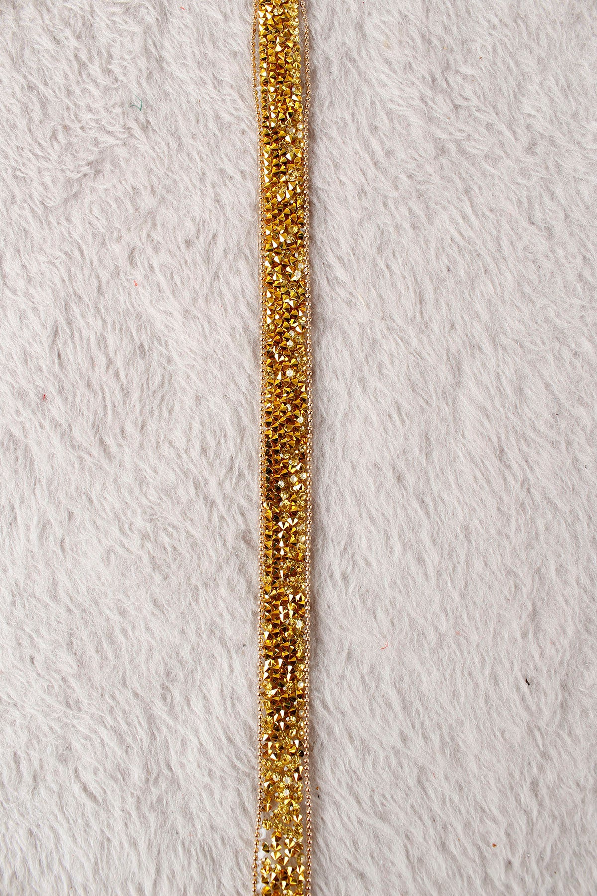 Gold Parlak Taşlı Su Yolu Ütü ile Yapışan Hotfix 1 Metre (100 Cm) Dekoratif Taş Şerit – Abiye, Elbise, Çanta, Ayakkabı, Tekstil, Takı Tasarımı ve Hobi Süsleme İçin Dekoratif Bant