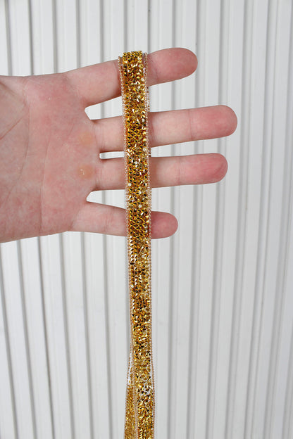 Gold Parlak Taşlı Su Yolu Ütü ile Yapışan Hotfix 1 Metre (100 Cm) Dekoratif Taş Şerit – Abiye, Elbise, Çanta, Ayakkabı, Tekstil, Takı Tasarımı ve Hobi Süsleme İçin Dekoratif Bant