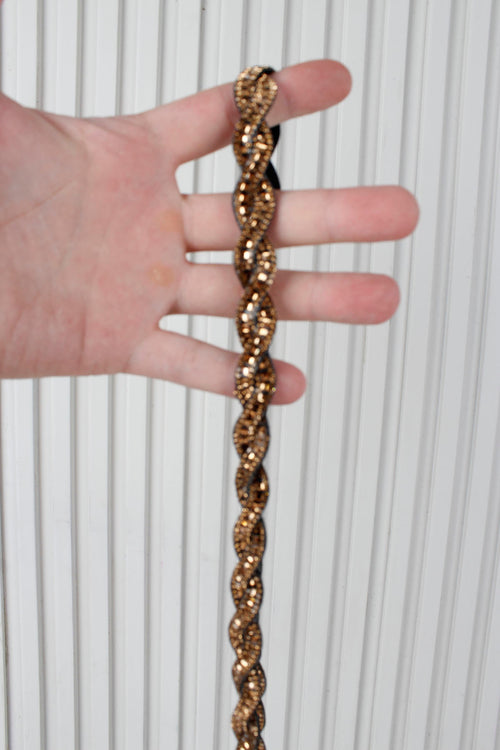 Bronz Burgu Desenli Parlak Taşlı Ütü ile Yapışan Hotfix 1 Metre (100 Cm) Dekoratif Şerit – Abiye, Elbise, Çanta, Ayakkabı, Tekstil, Takı Tasarımı ve Hobi Süsleme Bandı