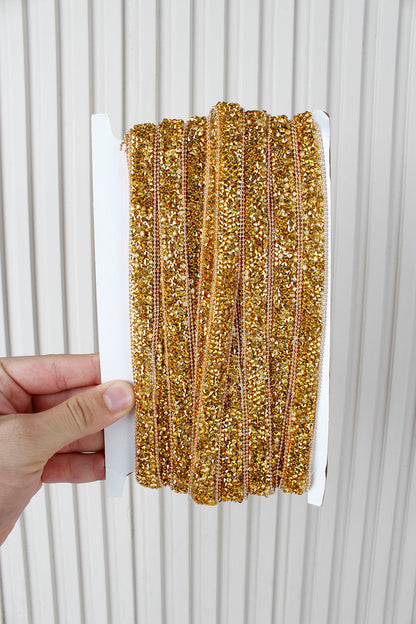 Gold Parlak Taşlı Su Yolu Ütü ile Yapışan Hotfix 1 Metre (100 Cm) Dekoratif Taş Şerit – Abiye, Elbise, Çanta, Ayakkabı, Tekstil, Takı Tasarımı ve Hobi Süsleme İçin Dekoratif Bant