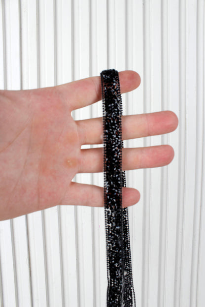 Siyah Parlak Taşlı Su Yolu Ütü ile Yapışan Hotfix 1 Metre (100 Cm) Dekoratif Taş Şerit – Abiye, Elbise, Çanta, Ayakkabı, Tekstil, Takı Tasarımı ve Hobi Süsleme İçin Dekoratif Bant