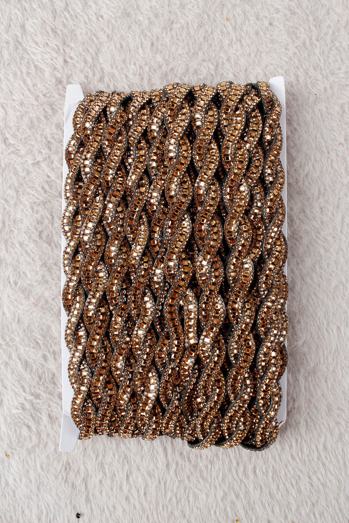 Bronz Burgu Desenli Parlak Taşlı Ütü ile Yapışan Hotfix 1 Metre (100 Cm) Dekoratif Şerit – Abiye, Elbise, Çanta, Ayakkabı, Tekstil, Takı Tasarımı ve Hobi Süsleme Bandı