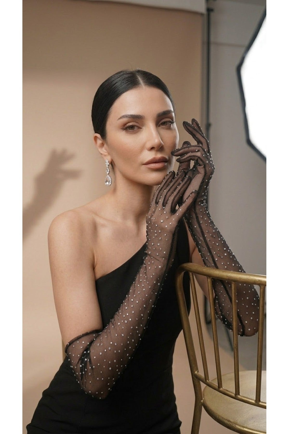 Taş Süslemeli Tül Uzun Kadın Eldiven – Gelinlik, Gelin, Nikah, Düğün, Nişan, Kına, Balo, Davet, Parti, Kına Gecesi, Kostüm, Bride, Mezuniyet, Bekarlığa Veda Fotoğraf Çekimi Aksesuar Eldiveni